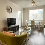 Cozy 2 Bed Oasis Near Venice And Beach Full Of Charm And Comfort